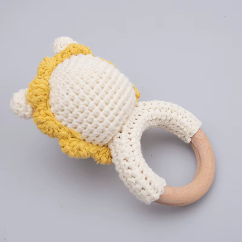 KidzzCamp 2er-Set Gehäkelte Rassel & Kuscheltier