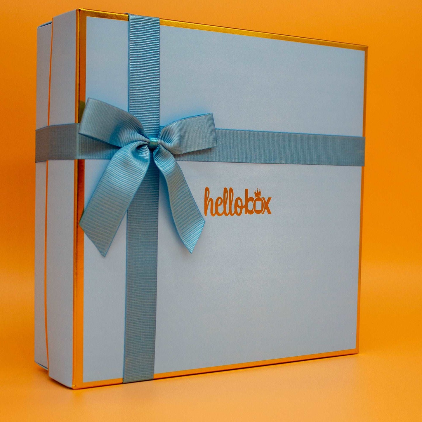 Baby-Geschenkset: Schmusetuch, Lätzchen & Socken in Geschenkbox