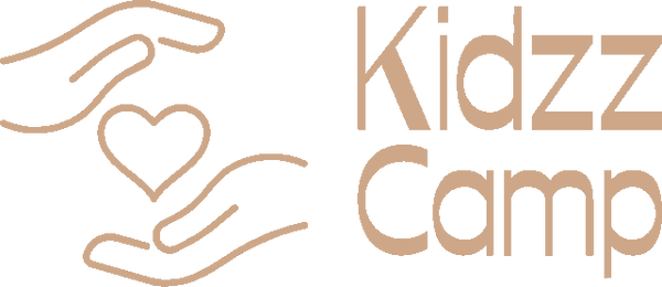 KidzzCamp-Logo. In diesem Shop ist das Baby Geschenk Babygeschenkset oder Neugeborenengeschenk Neugeborenen Geschenk als Geschenkset zur Geburt, Schwangerschaft, Entbindung oder Taufe für Jungen und Mädchen oder der Mutter im Krankenhaus, erhältlich. Verpackt in einer Geschenkbox.