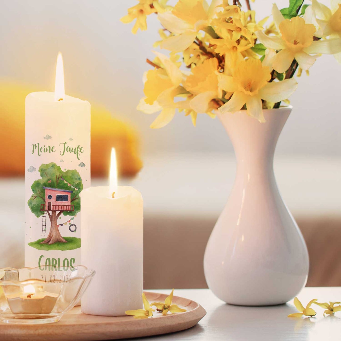Große Kerze "Baumhaus" - Taufkerze mit Namen, Datum & Wunschtext