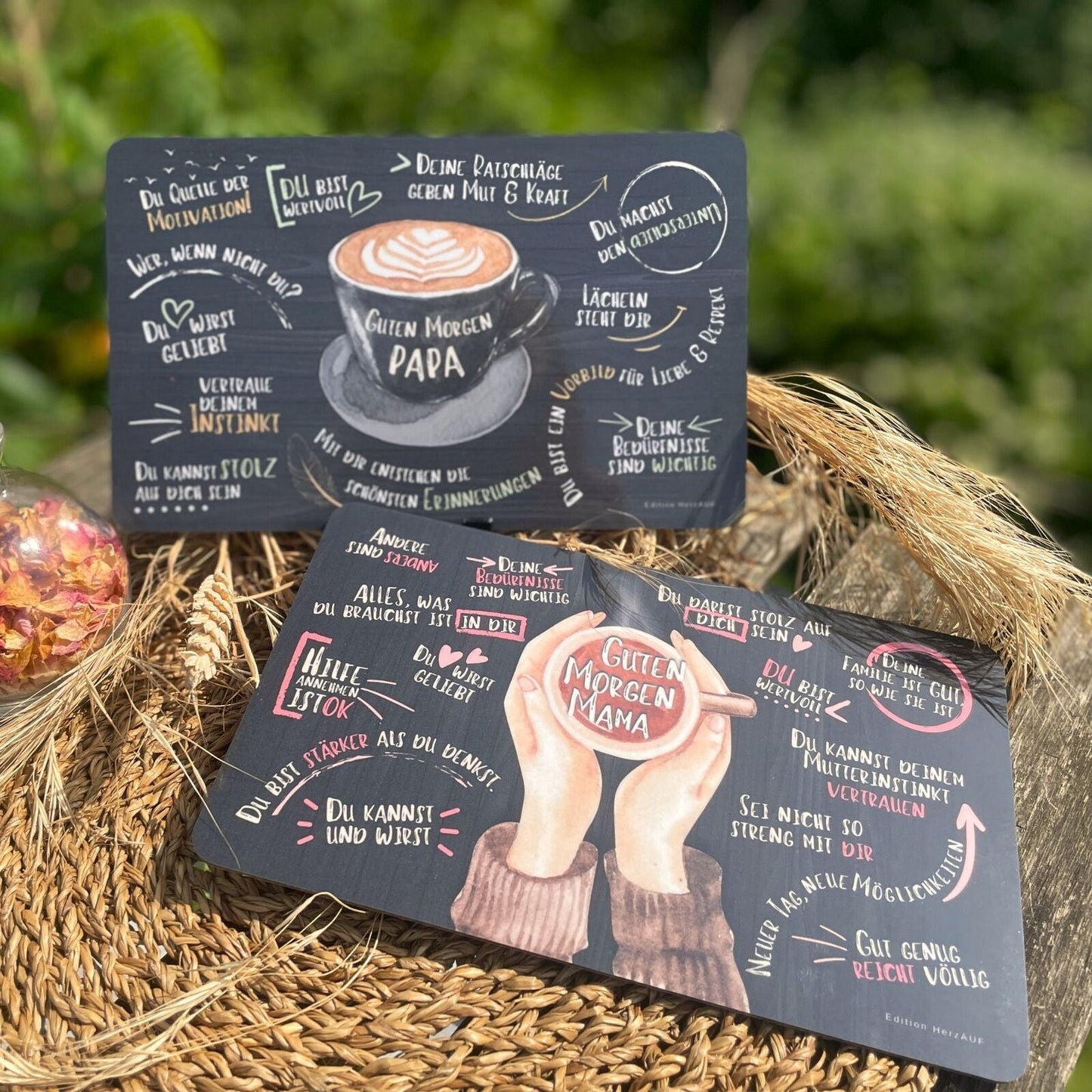 Geschenkset für Eltern: liebevolles Frühstücksbrettchen-Set für Mama und Papa mit individualisierbarem Holzhalter