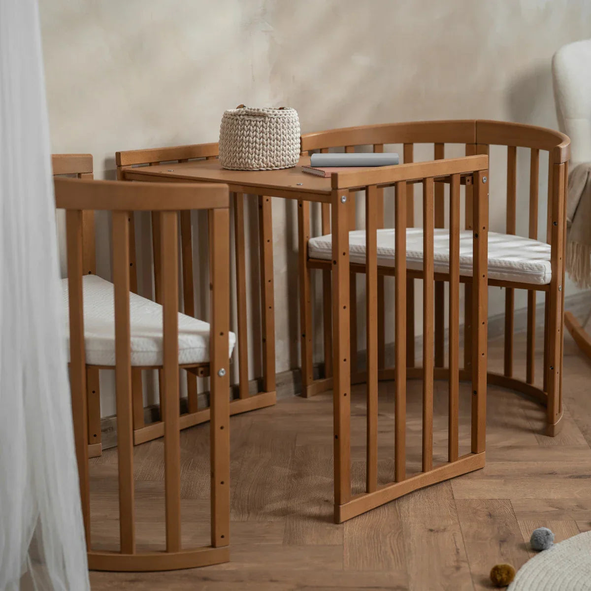 Babybett 7-in-1 – Ein Bett für viele Jahre - mitwachsend | Quadratische Form