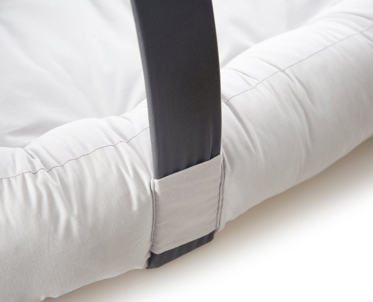 Babyjem Babynest "My First Bed" mit Spielbogen und Rassel