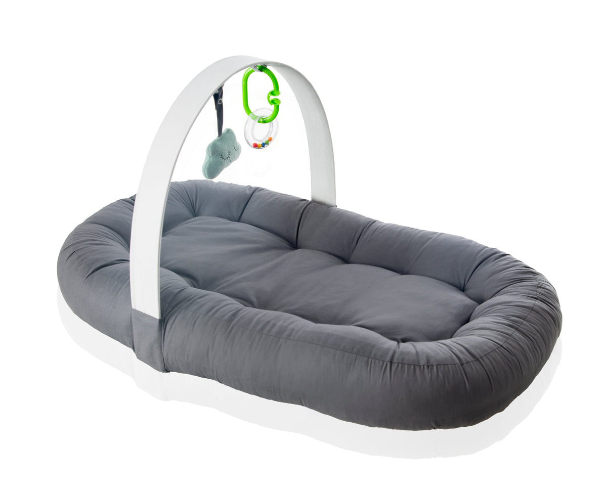 Babyjem Babynest "My First Bed" mit Spielbogen und Rassel