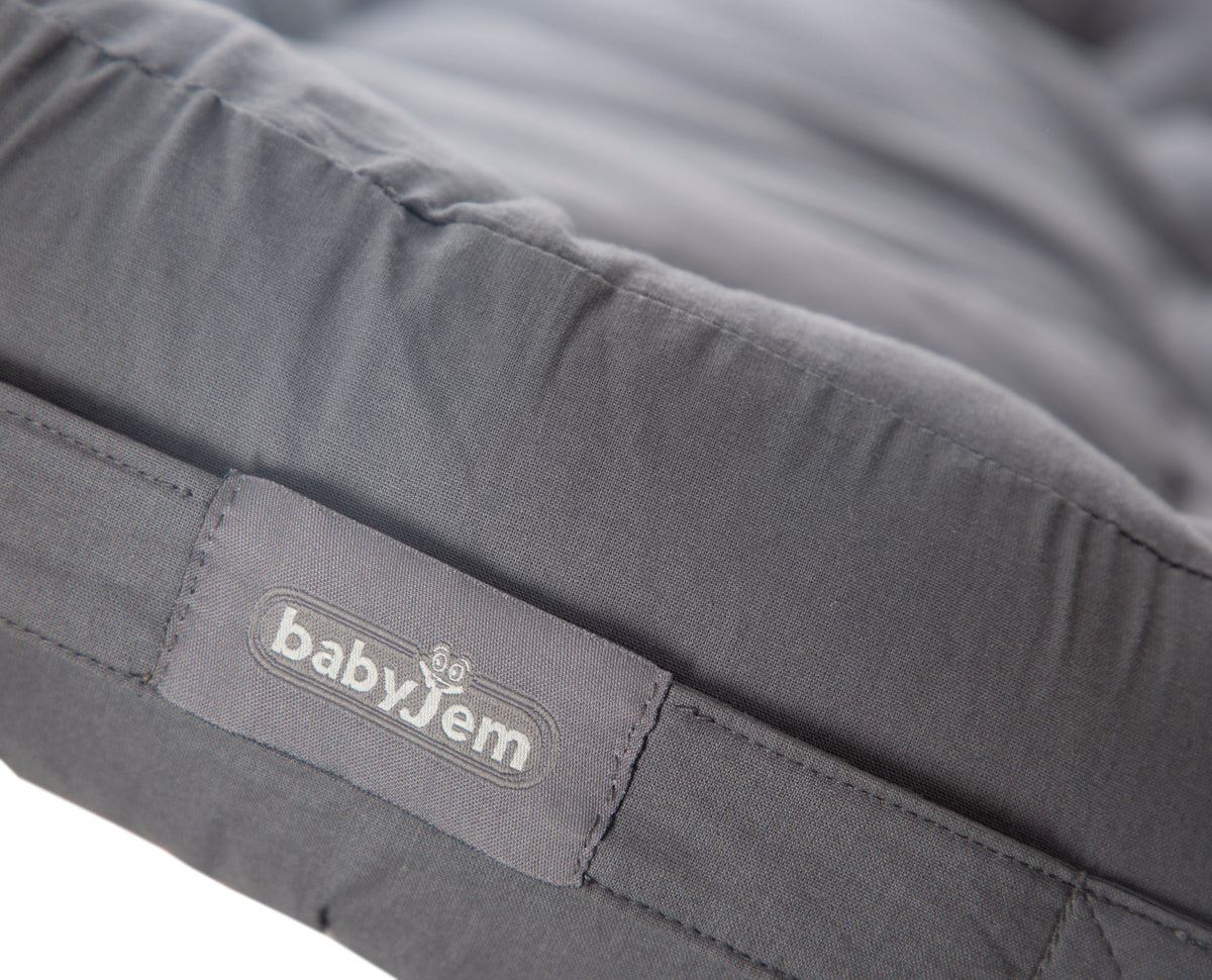 Babyjem Babynest "My First Bed" mit Spielbogen und Rassel
