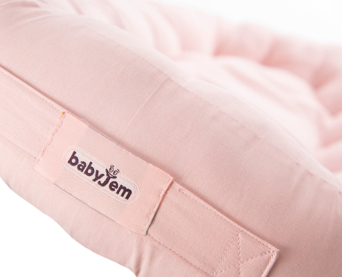 Babyjem Babynest "My First Bed" mit Spielbogen und Rassel