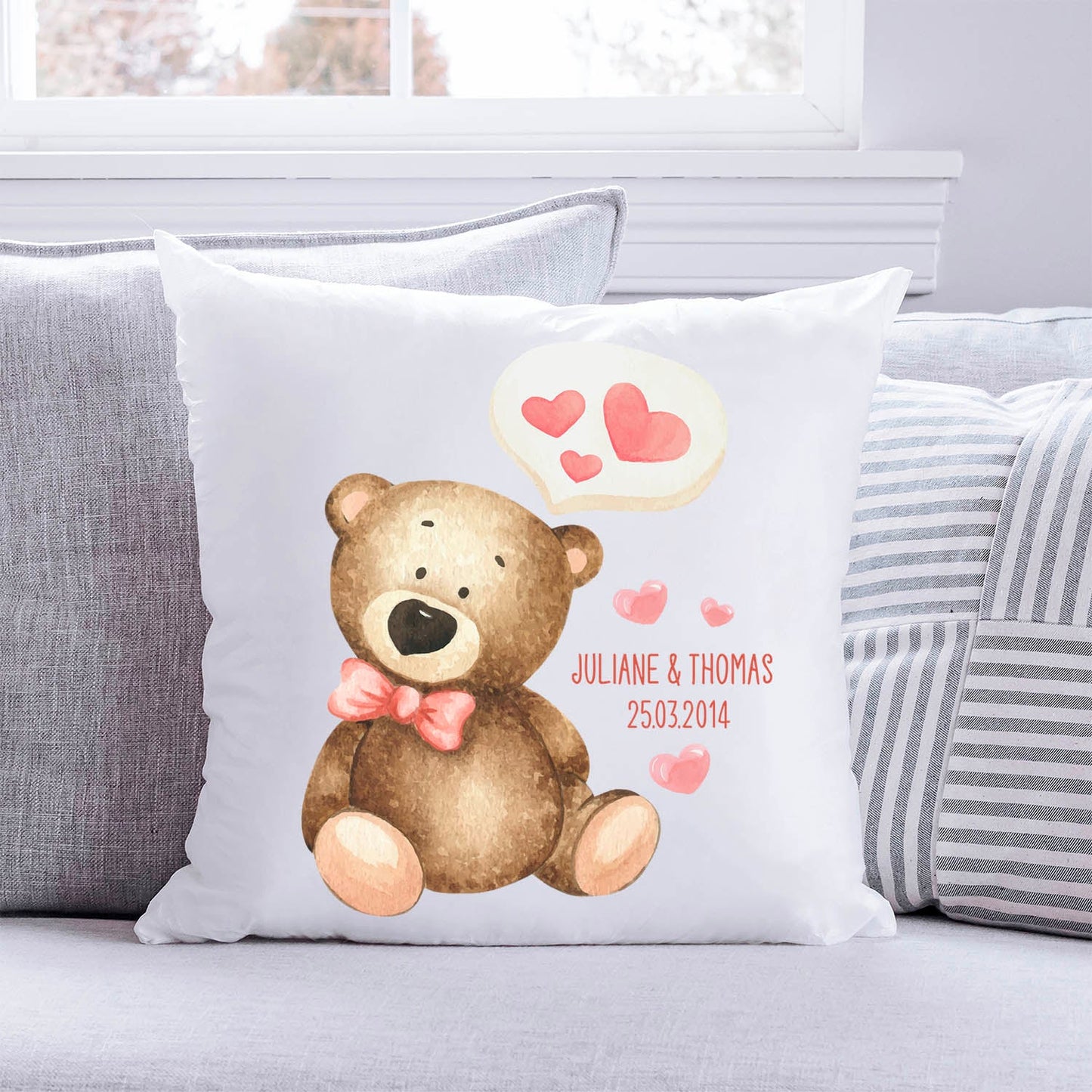 Bedrucktes Kissen mit Motiv Bär mit Herz