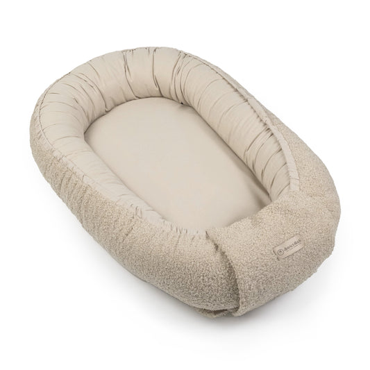 Babynestchen Teddystoff-Bouclé – mitwachsender Baby-Kokon