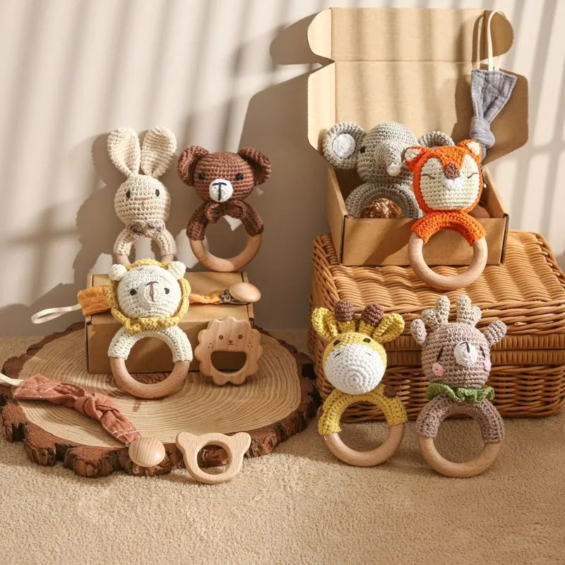KidzzCamp Baby-Geschenkbox 3-teilig gehäkelte Rassel