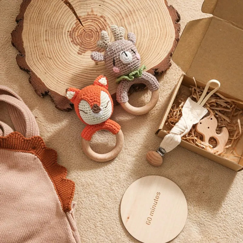 KidzzCamp Baby-Geschenkbox 3-teilig gehäkelte Rassel