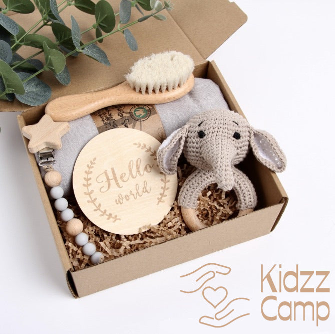 KidzzCamp Elefant beige KidzzCamp Baby-Geschenkbox 5-teilig mit Musselin-Pucktuch 120 x 120 cm