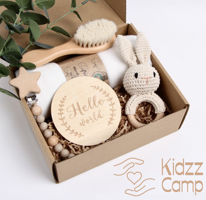 KidzzCamp Hase beige KidzzCamp Baby-Geschenkbox 5-teilig mit Musselin-Pucktuch 120 x 120 cm