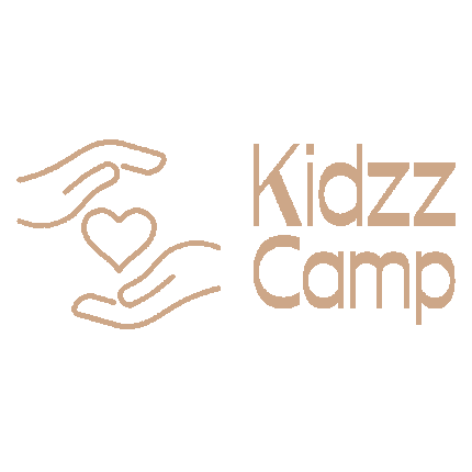 KidzzCamp-Logo. In diesem Shop ist das Baby Geschenk Babygeschenkset oder Neugeborenengeschenk Neugeborenen Geschenk als Geschenkset zur Geburt, Schwangerschaft, Entbindung oder Taufe für Jungen und Mädchen oder der Mutter im Krankenhaus, erhältlich. Verpackt in einer Geschenkbox.