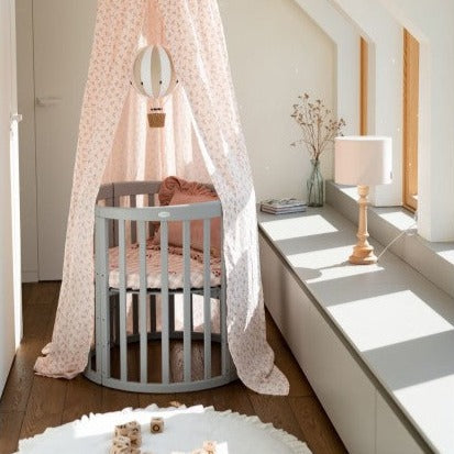 Babybett 7-in-1 – Ein Bett für viele Jahre - mitwachsend | Ovale Form