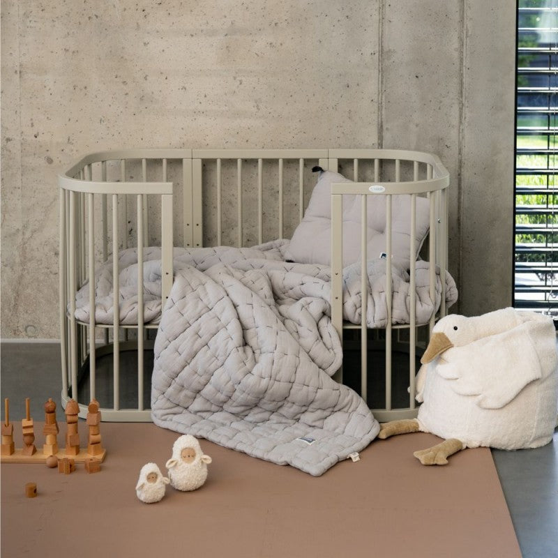 Babybett 7-in-1 – Ein Bett für viele Jahre - mitwachsend | Ovale Form