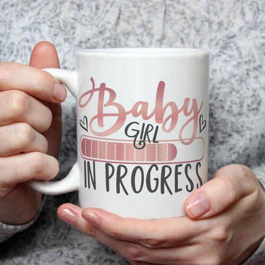 Bedruckte Tasse mit Spruch "Baby in Progress" Schwangerschaftsankündigung