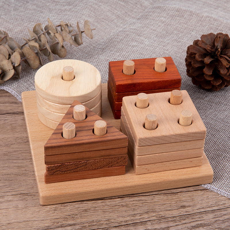 Geometrische Stapelblöcke aus Holz