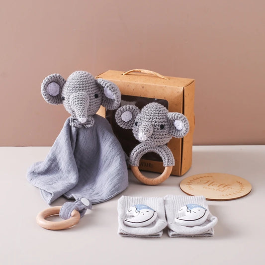 KidzzCamp Baby-Geschenkset 5-teilig - Rassel und Musselin gehäkelt