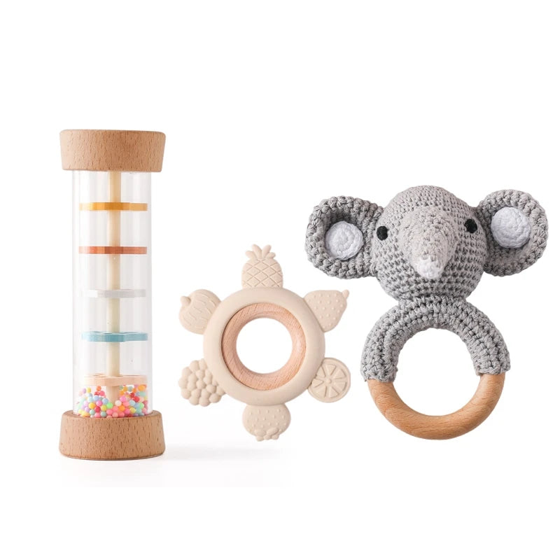 KidzzCamp Baby-Geschenkbox 3-teilig – umhäkelte Rassel, Sanduhr-Rassel & Beißring
