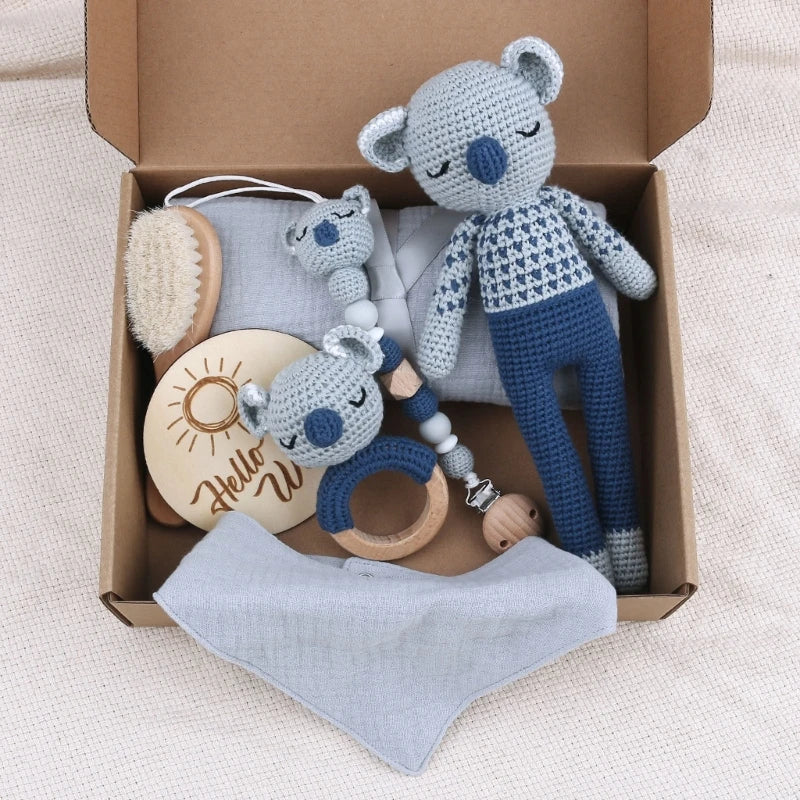KidzzCamp Baby-Geschenkbox 7-teilig mit gehäkeltem Plüschtier und Musselintuch