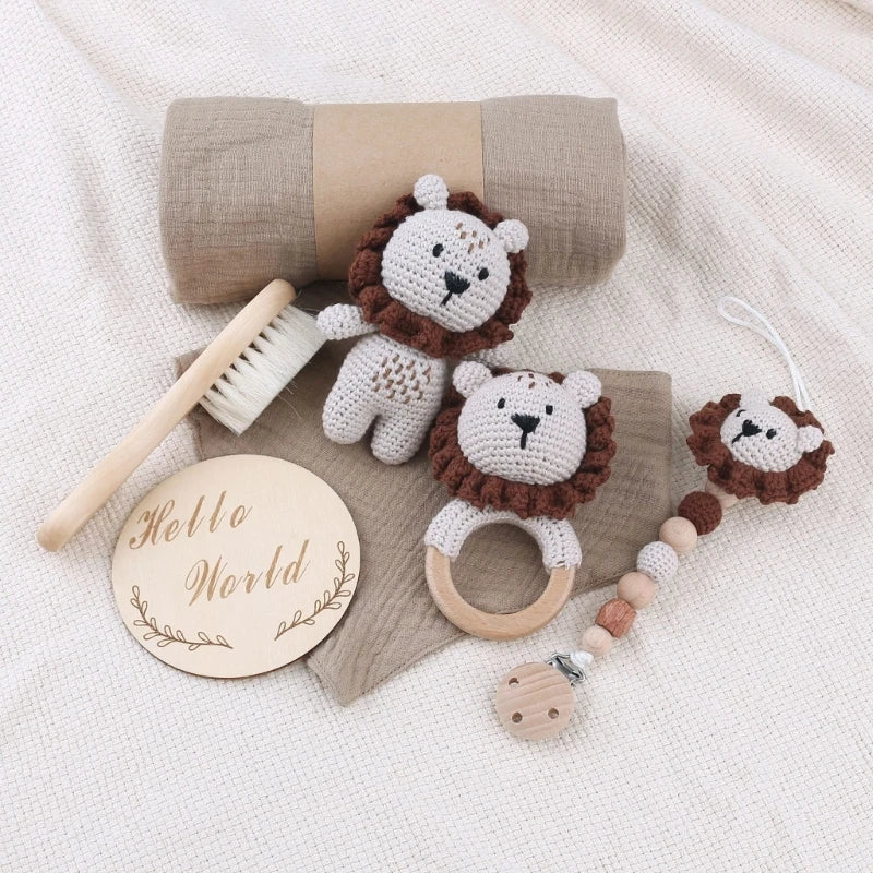 KidzzCamp Baby-Geschenkbox 7-teilig mit gehäkeltem Plüschtier und Musselintuch