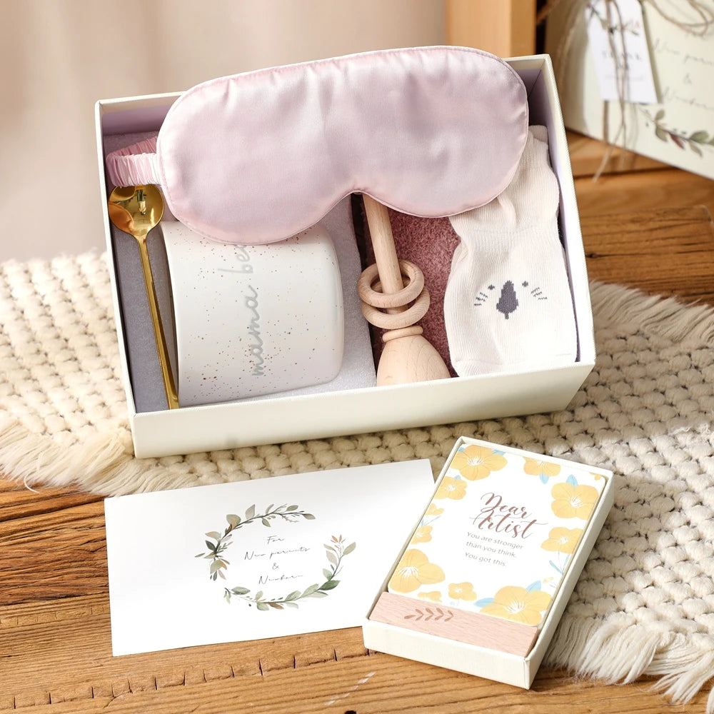 KidzzCamp Baby-Geschenkbox für Baby & Eltern 11-teilig