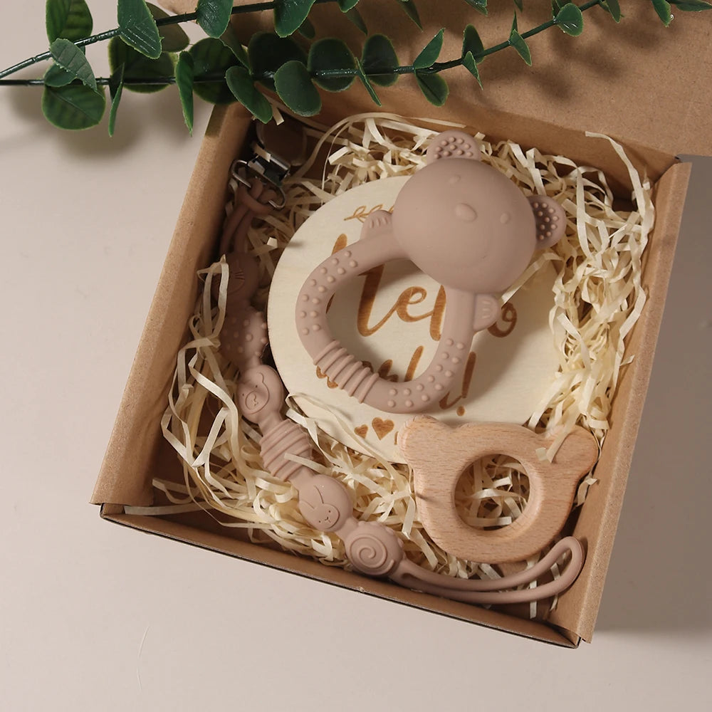 KidzzCamp Baby-Geschenkbox Katze 3-teilig mit Silikon Beißring & Schnullerkette