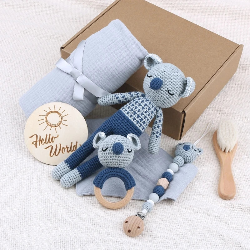 KidzzCamp Baby-Geschenkbox 7-teilig mit gehäkeltem Plüschtier und Musselintuch