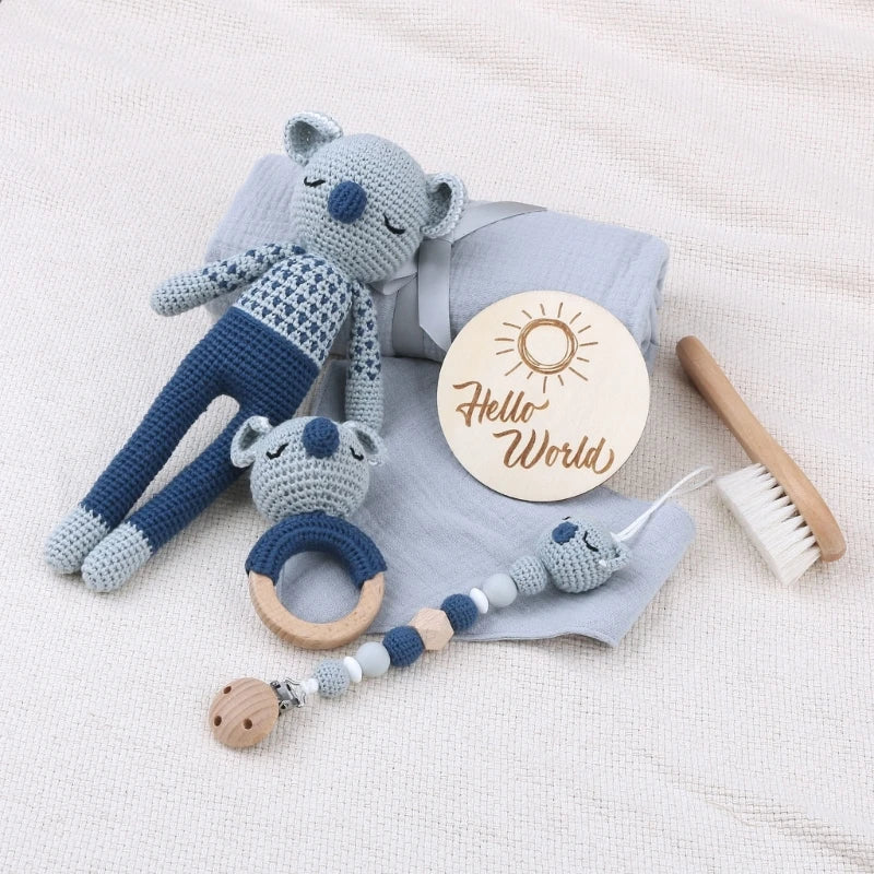KidzzCamp Baby-Geschenkbox 7-teilig mit gehäkeltem Plüschtier und Musselintuch
