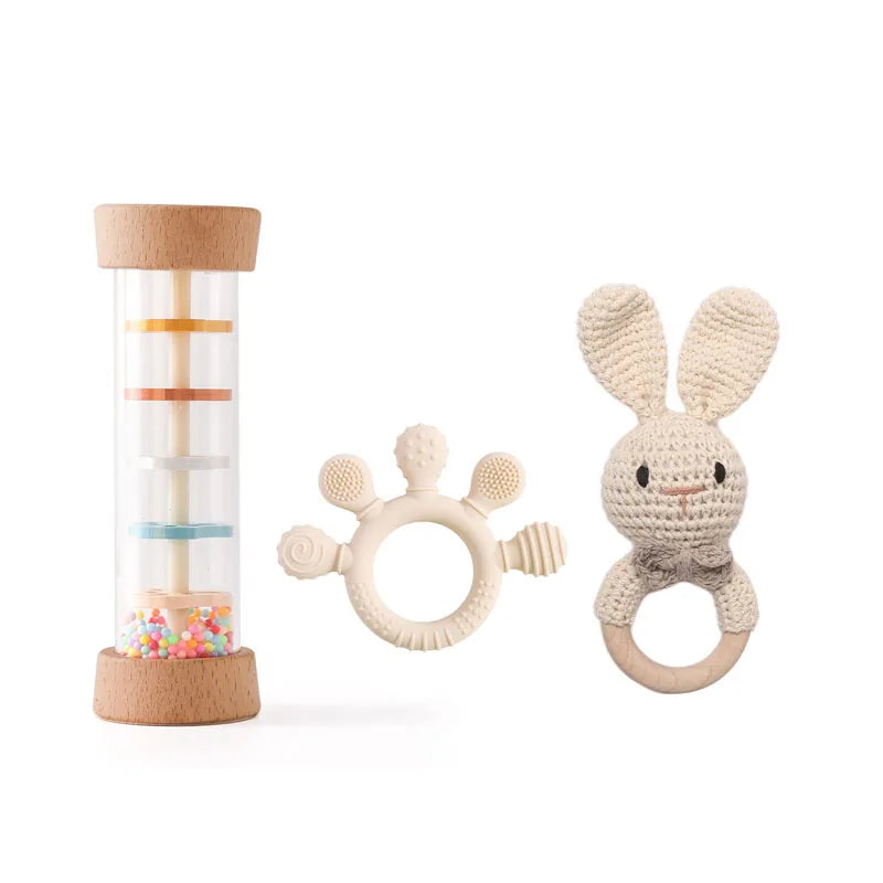 KidzzCamp Baby-Geschenkbox 3-teilig – umhäkelte Rassel, Sanduhr-Rassel & Beißring