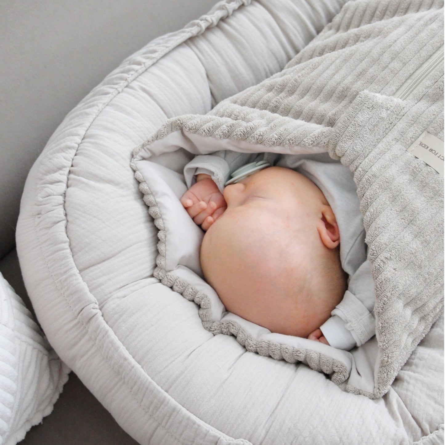 Babynestchen Musselin – Weicher mitwachsender Baby Kokon