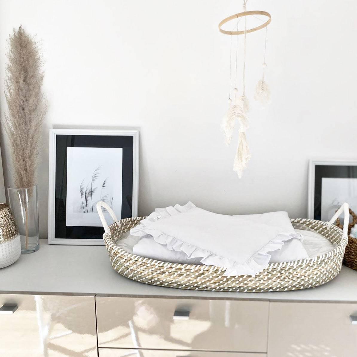 Wickelkorb aus Seegras mit Einlegematte – platzsparende & stilvolle Alternative zum Wickeltisch