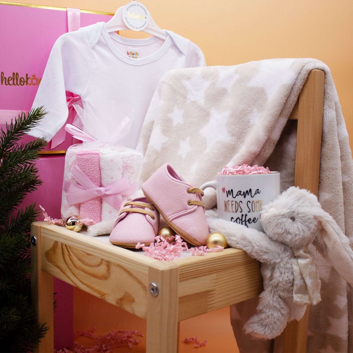 Hellobox Geschenkset zur Geburt mit Babydecke, Kuscheltier (17 Teile)