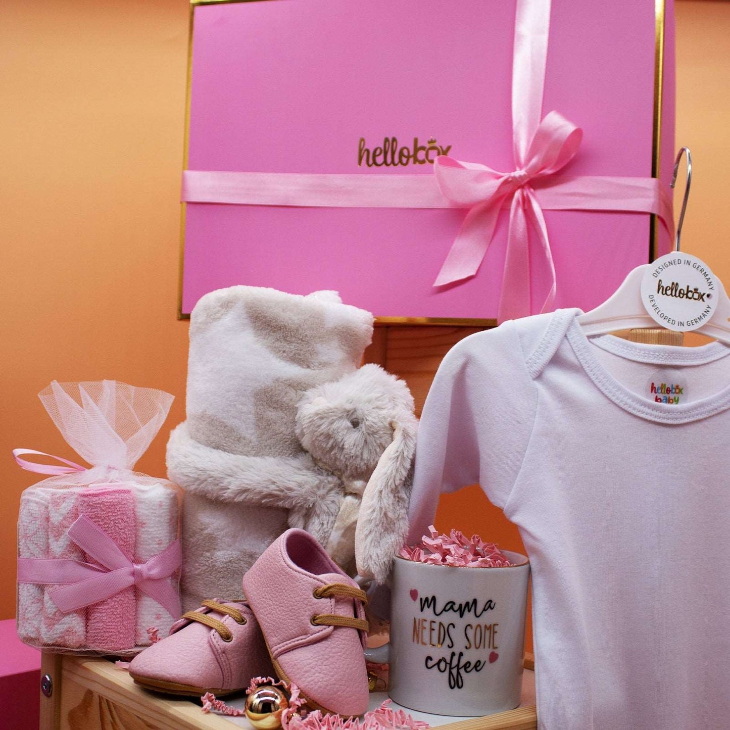 Hellobox Geschenkset zur Geburt mit Babydecke, Kuscheltier (17 Teile)