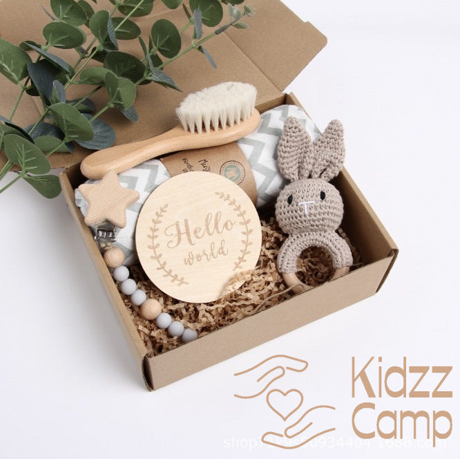 KidzzCamp KidzzCamp Baby-Geschenkbox 5-teilig mit Musselin-Pucktuch 120 x 120 cm